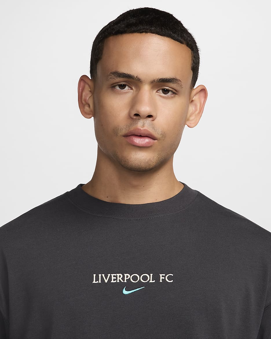 Liverpool F.C. Max90 Men's Nike Football T-Shirt - Anthracite