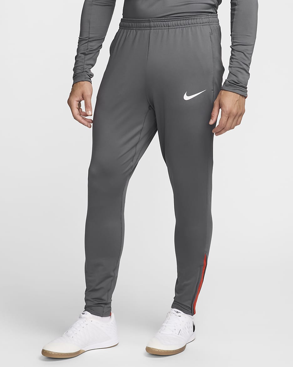 Pantalon de foot Dri-FIT Nike Strike pour homme - Iron Grey/Iron Grey/Dragon Red/Blanc