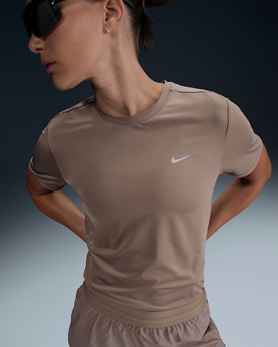 Haut de running à manches courtes Dri-FIT Nike Swift pour femme - Mink Brown