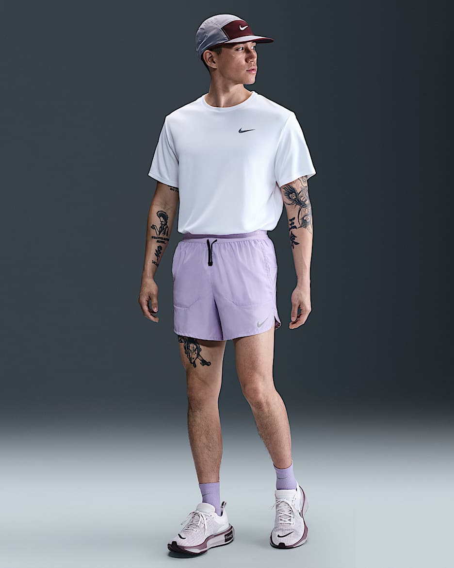 Nike Dri-FIT Stride Men's 13cm (approx.) Brief-Lined Running Shorts - Hydrangeas/Black