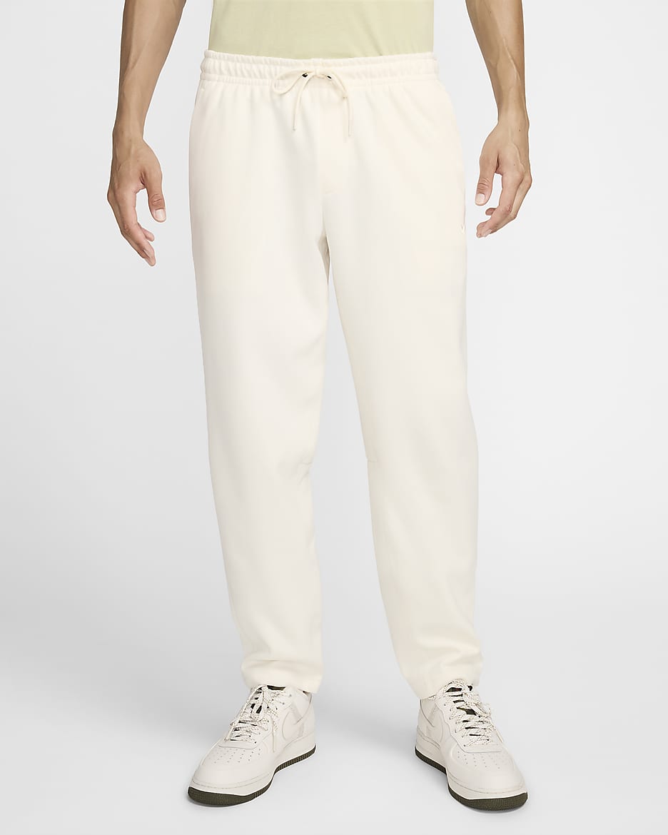 Pants de alto rendimiento Dri-FIT de pierna entallada con protección UV para hombre Nike Primary Fleece - Marfil pálido/Marfil pálido