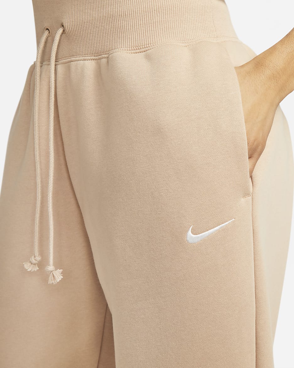 Nike Sportswear Phoenix Fleece Oversize-Trainingshose mit hohem Taillenbund für Damen - Hemp/Sail