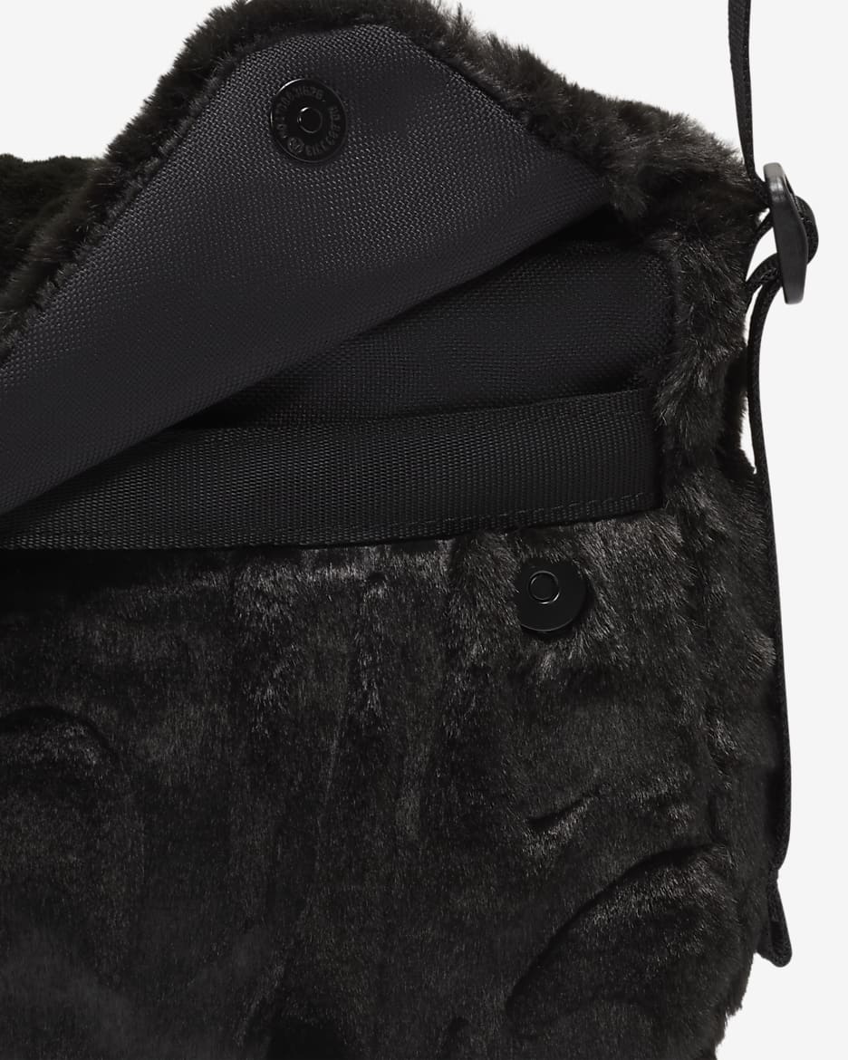 Nike Sportswear Futura 365 Faux Fur Cross-Body Bag (1L) - Black/Black/Black