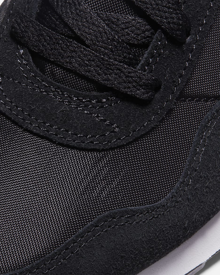 Nike MD Valiant Older Kids' Shoe - Black/White