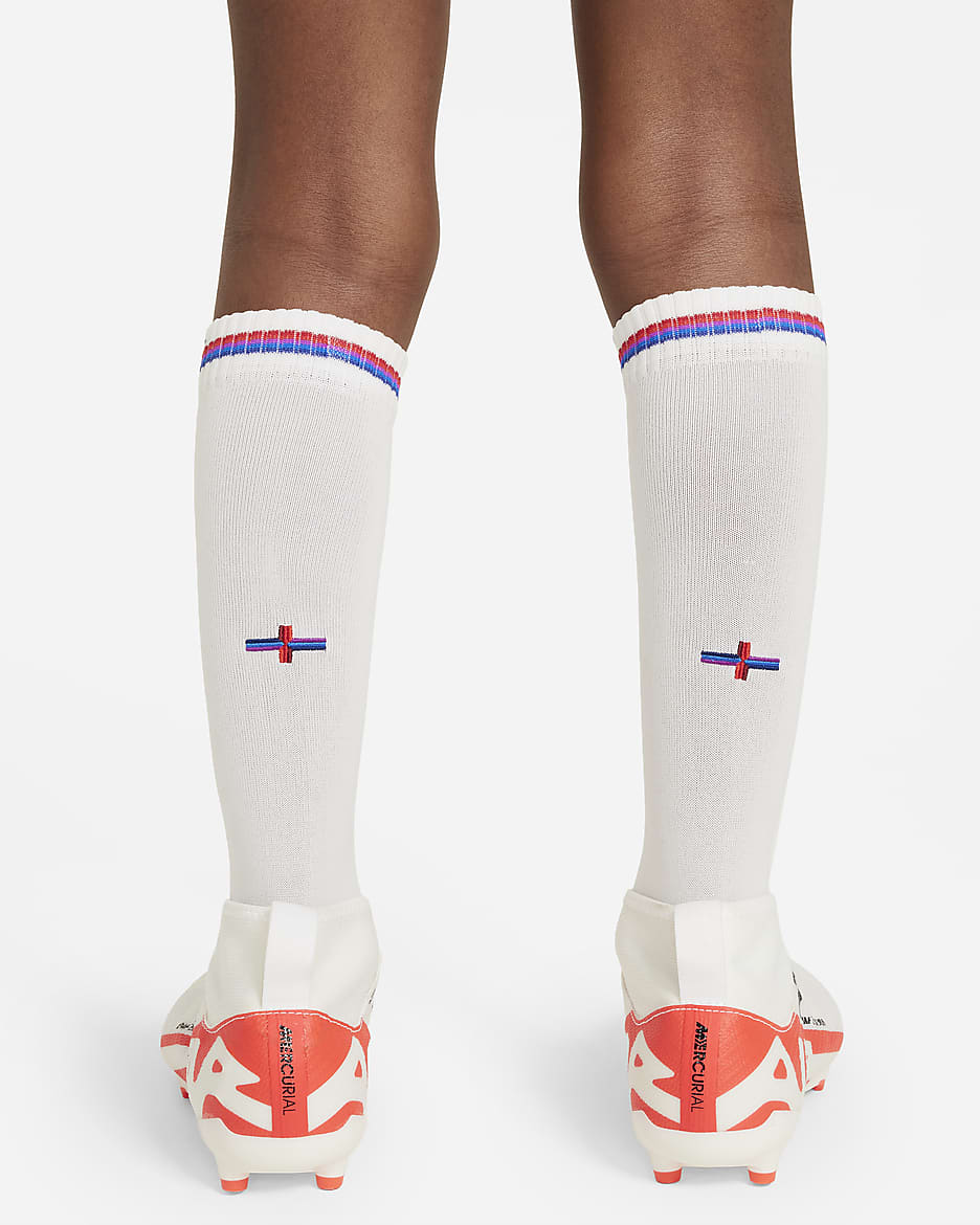 Conjunto de três peças de futebol de réplica Nike do equipamento principal Stadium Inglaterra 2024/25 para criança - Branco/Azul Void