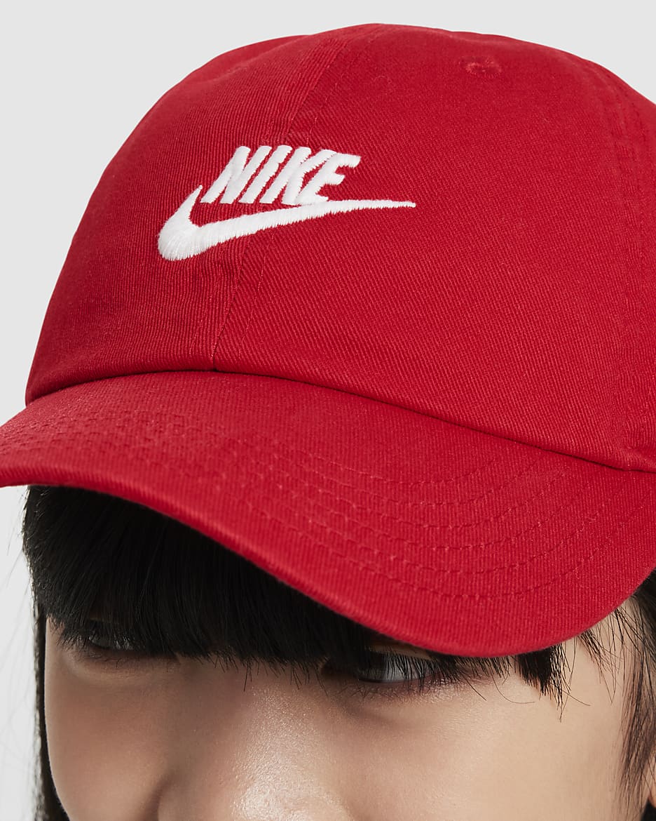 Nike Club Futura ustrukturert, vasket caps til barn - University Red/Hvit