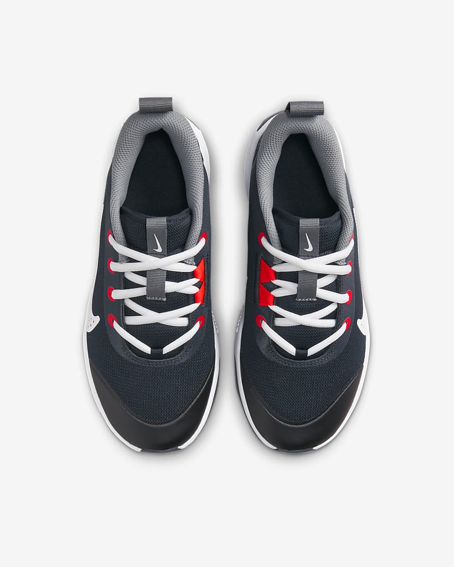 Nike Omni Multi-Court Older Kids' Indoor Court Shoes - Dark Obsidian/Smoke Grey/Bright Crimson/White