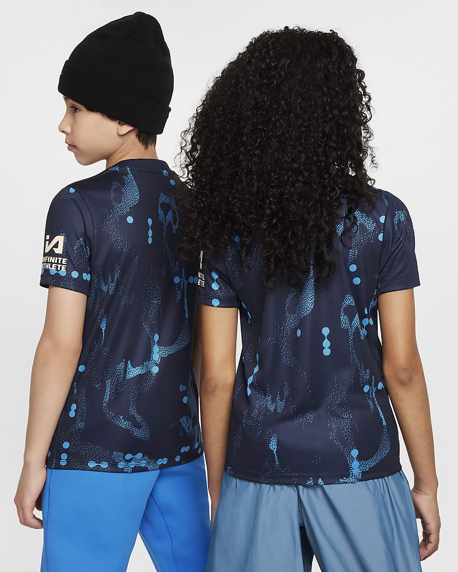 Camisola de futebol de manga curta do equipamento de aquecimento Nike Dri-FIT Academy Pro Chelsea FC Júnior - Obsidian/Guava Ice