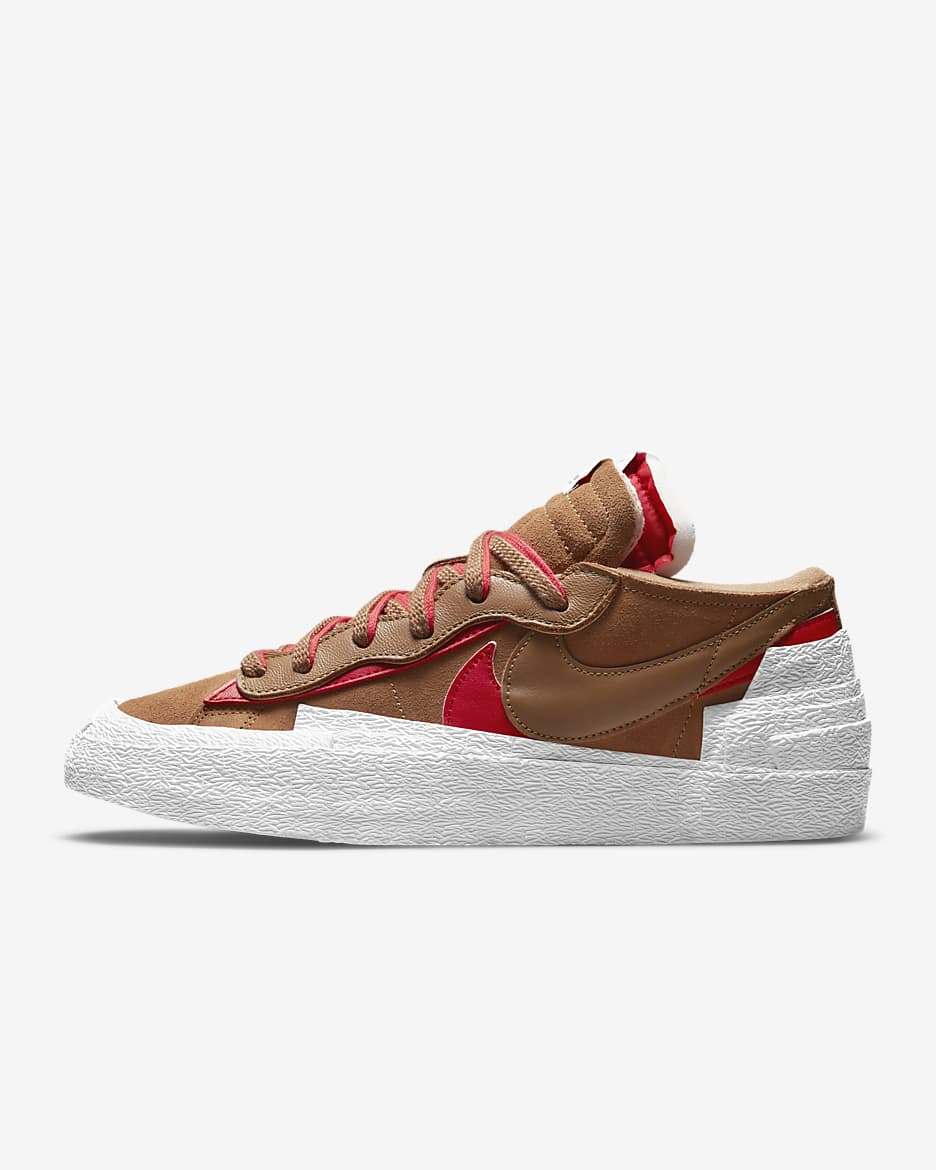 Calzado Nike x sacai Blazer Low - Tostado británico claro/Blanco/Rojo universitario