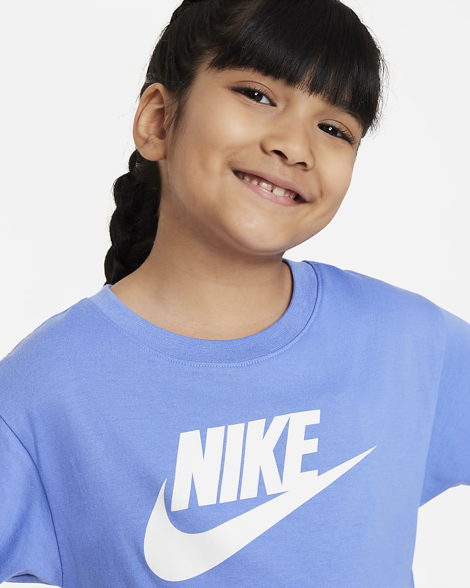 Playera de corte cuadrado para niños talla pequeña Nike Club - Polar