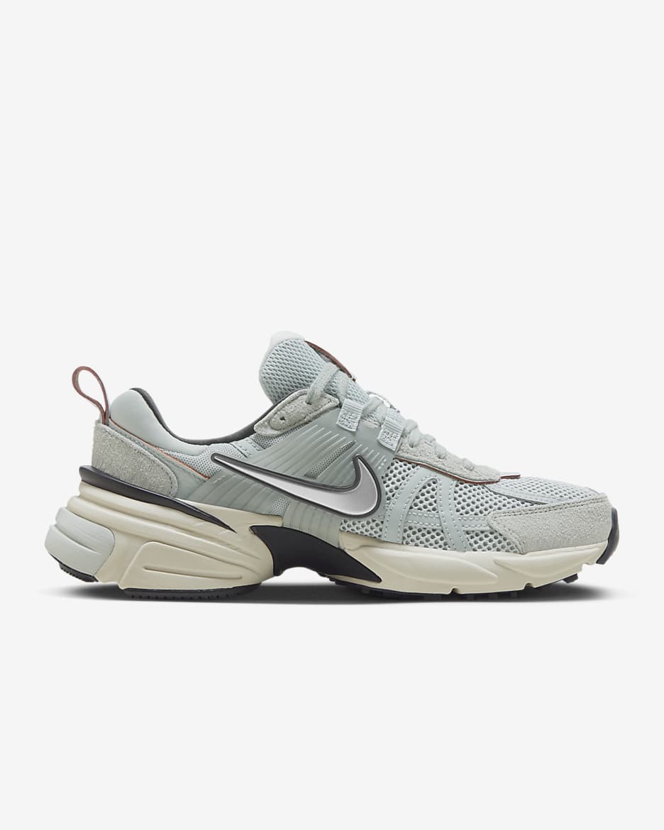 Chaussure Nike V2K Run - Light Pumice/Light Orewood Brown/Noir/Chrome