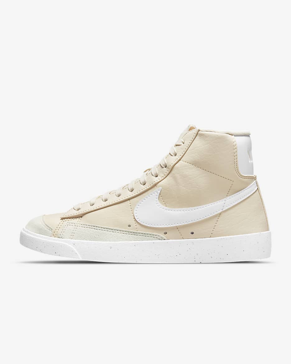 Tenis para mujer Nike Blazer Mid '77 - Marrón verdoso claro/Blanco