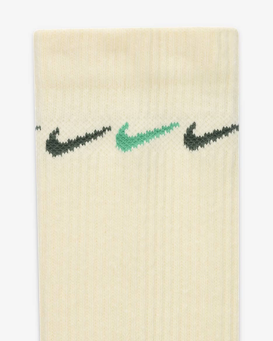 Κάλτσες μεσαίου ύψους Nike Everyday Plus Cushioned (τρία ζευγάρια) - Πολύχρωμο