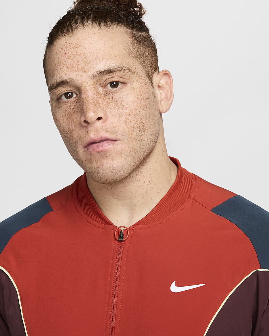 NikeCourt Advantage Dri-FIT-Tennisjacke für Herren - Dragon Red/Burgundy Crush/Armory Navy/Weiß