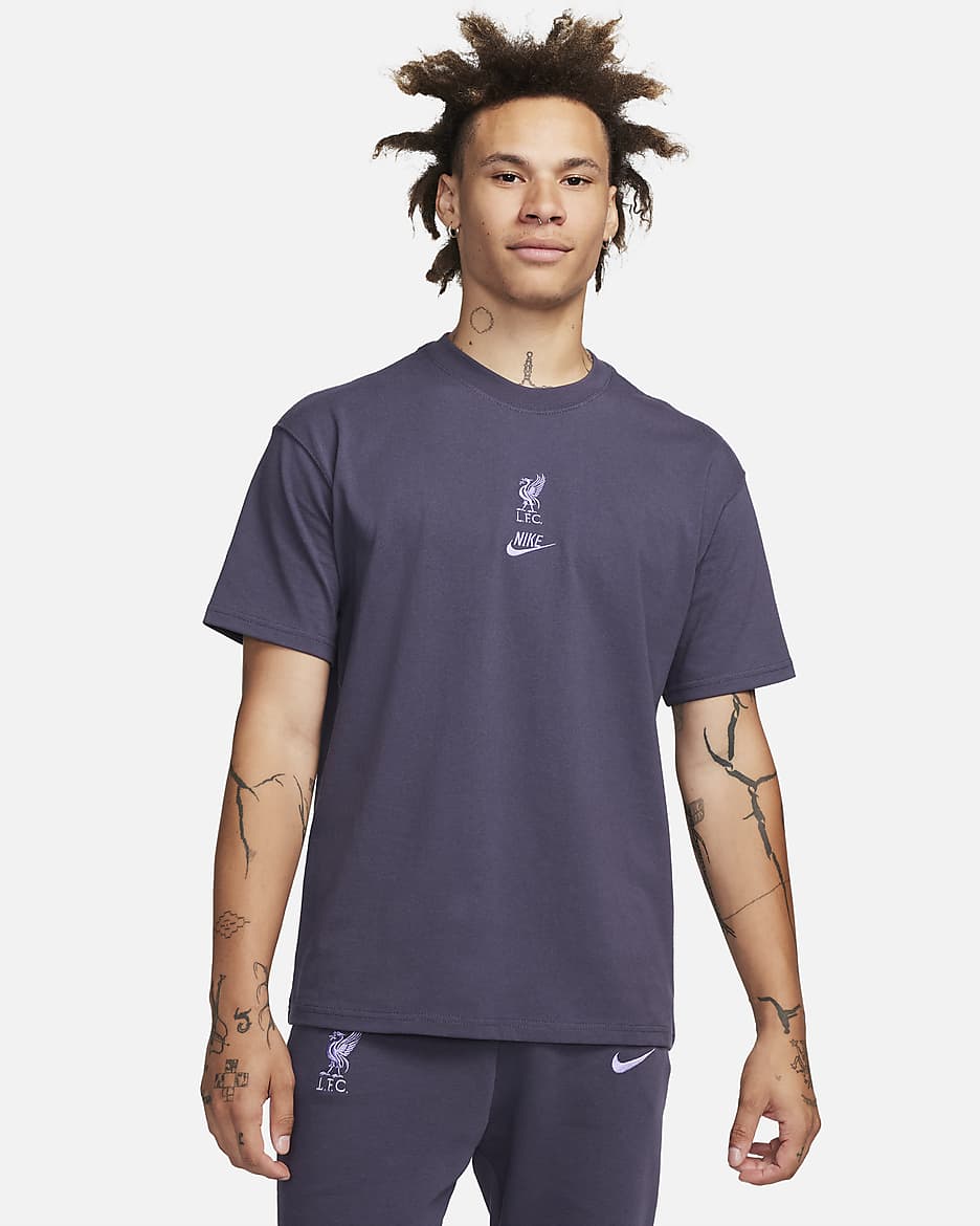 Liverpool F.C. Premium Essentials Men's Nike Football T-Shirt - Gridiron