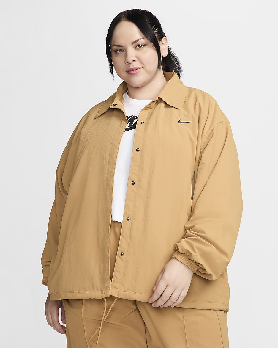 Nike Sportswear Essential Women's Oversized UV Woven Coaches' Jacket (Plus Size) - Flax/Black