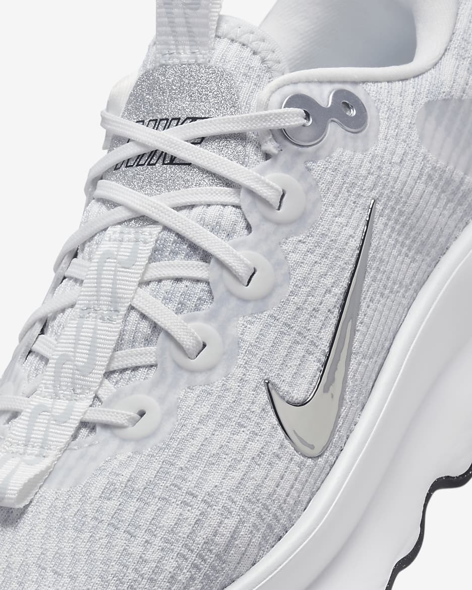 Nike Motiva Premium Walking-Schuh für Damen - Summit White/Pure Platinum/Schwarz/Metallic Silver