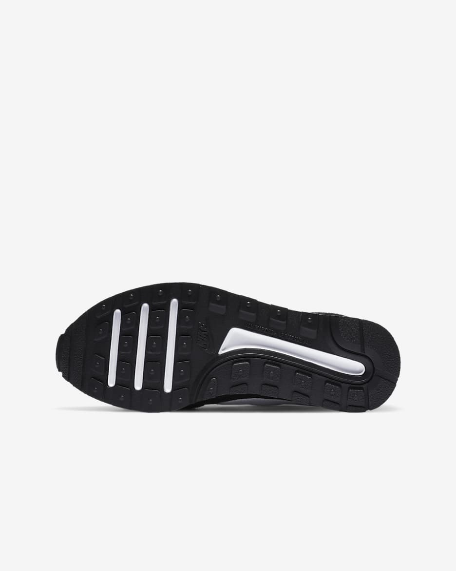 Nike MD Valiant Older Kids' Shoe - Black/White