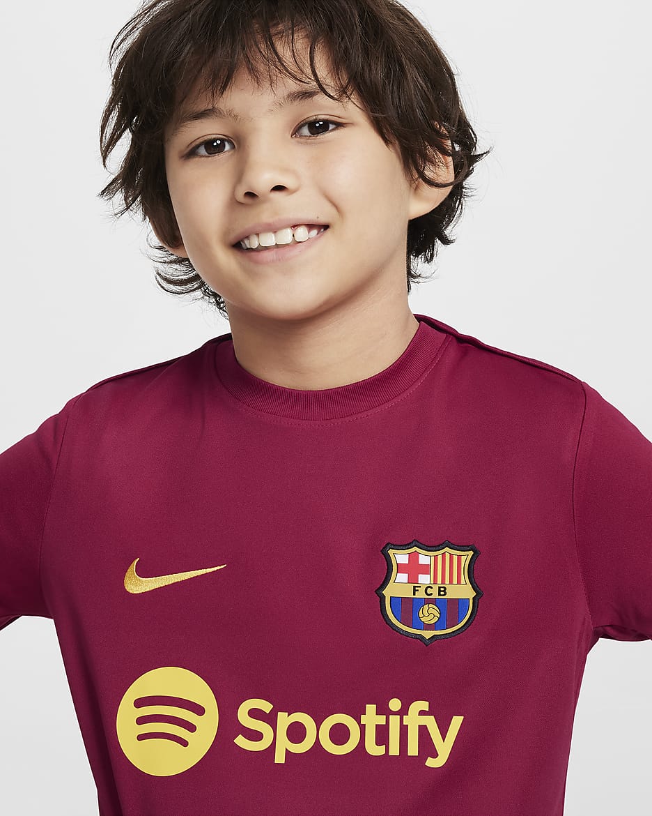 FC Barcelona Academy Pro Nike Dri-FIT Fußball-Kurzarmshirt für ältere Kinder - Noble Red/Varsity Maize