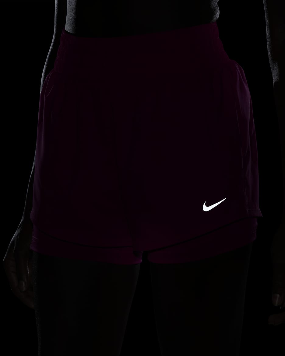 กางเกงขาสั้น 2-in-1 เอวปานกลาง 3 นิ้วผู้หญิง Nike Dri-FIT One - Fireberry