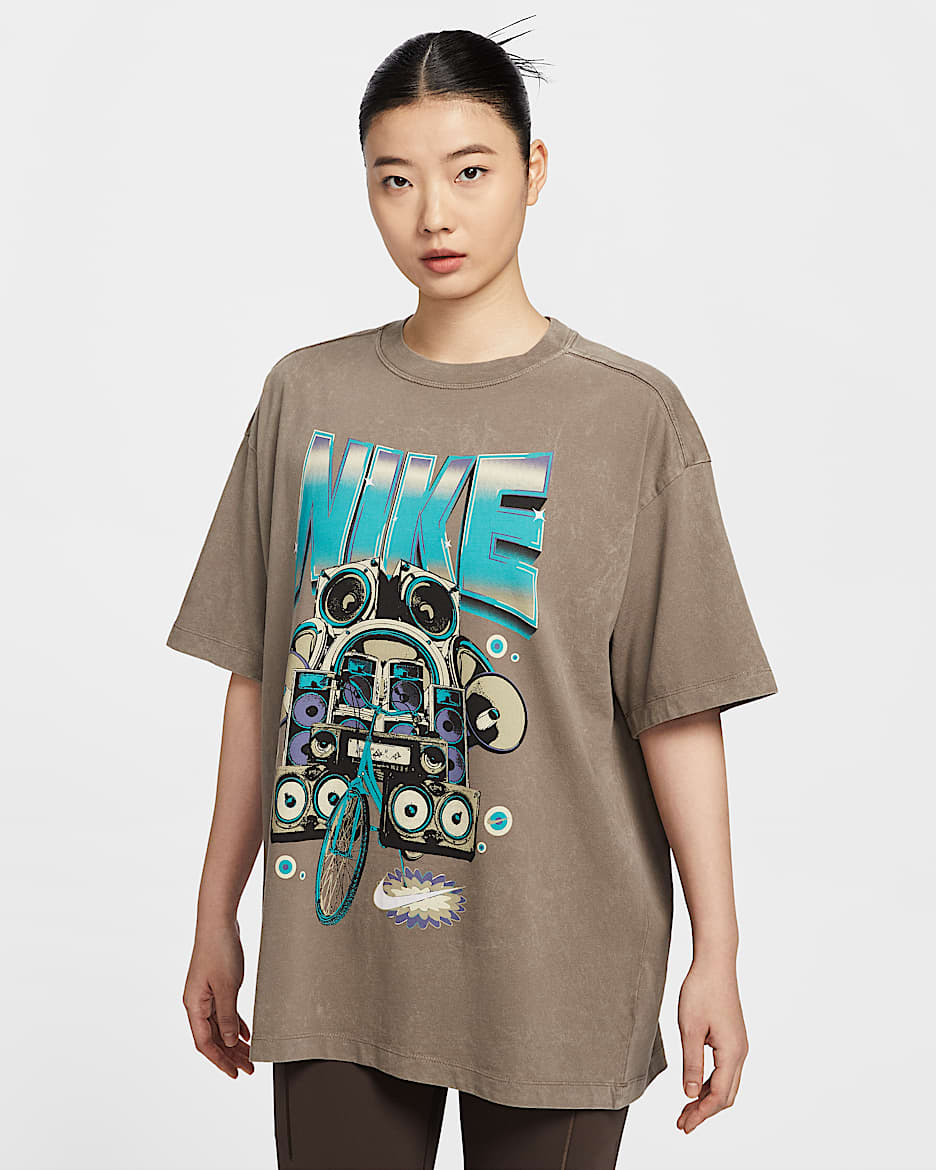 ナイキ スポーツウェア ウィメンズ オーバーサイズド ショートスリーブ Tシャツ - ミンクブラウン