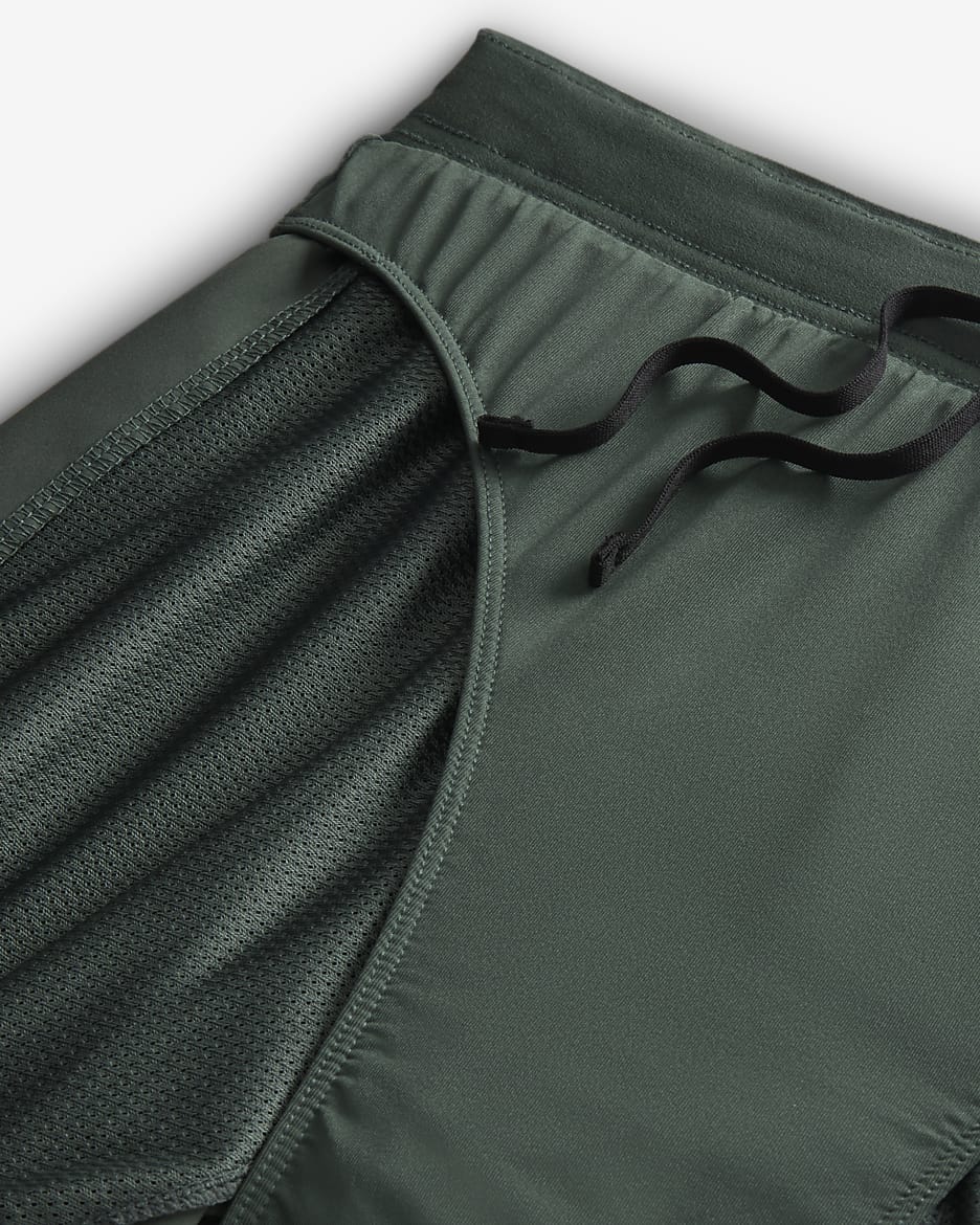 Nike Challenger Swoosh Men's 12.5cm (approx.) Dri-FIT Running Shorts - Vintage Green/Vintage Green/Black/Black