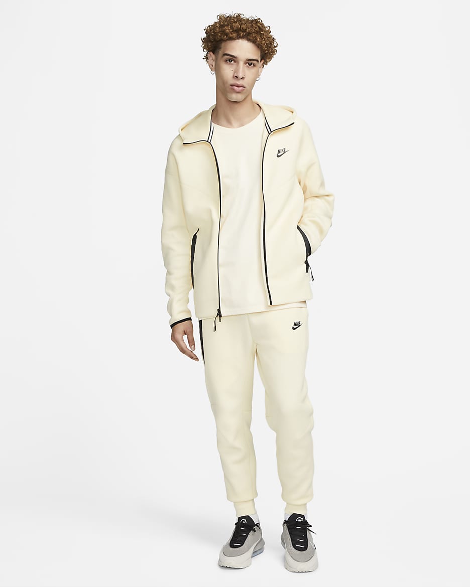 Nike Sportswear Tech Fleece férfi szabadidőnadrág - Coconut Milk/Fekete