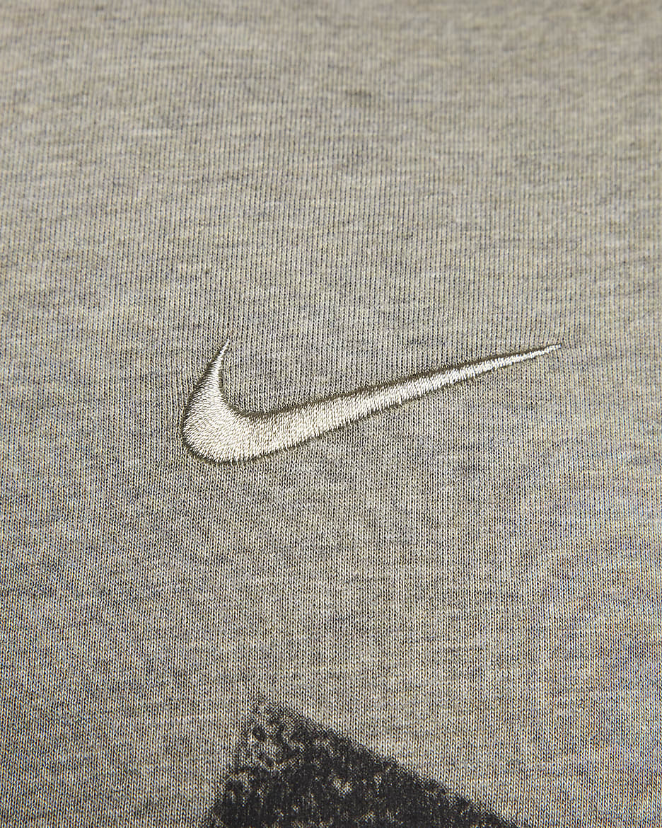 Nike Primary Swoosh Camiseta Dri-FIT versátil de manga corta - Hombre - Dark Stucco/Cargo Khaki/Heather/Dark Stucco