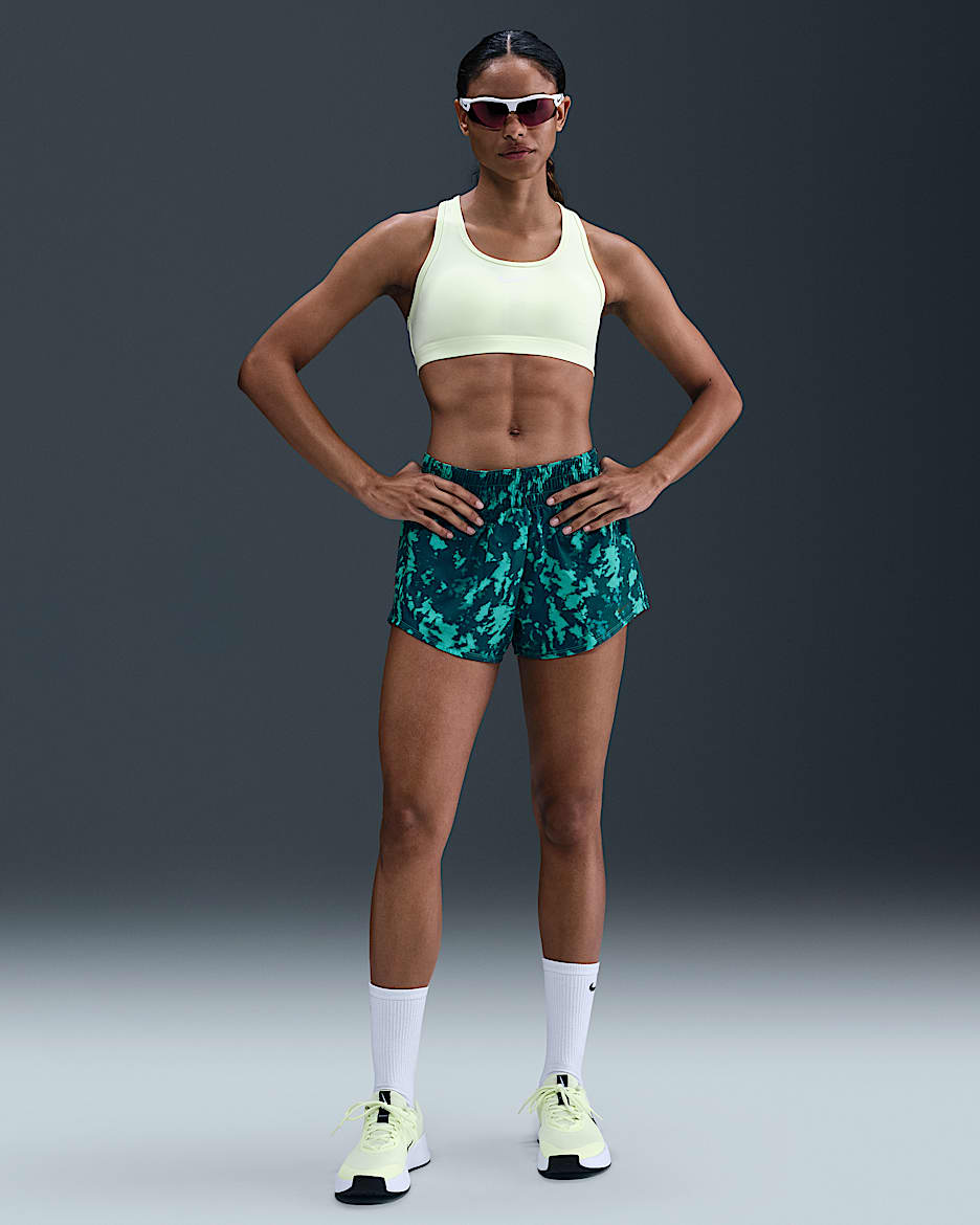 Shorts Dri-FIT estampados con forro de ropa interior para mujer Nike One - Cactus empolvado/Cactus empolvado/Abeto brillante/Negro