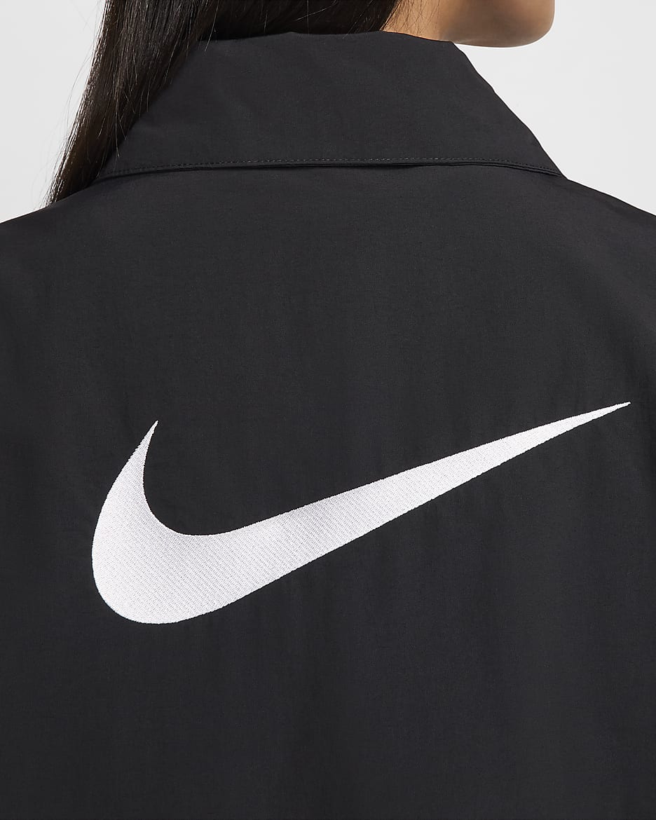 Damska kurtka trenerska o kroju oversize z tkaniny z ochroną przed promieniowaniem UV Nike Sportswear Essential - Czerń/Biel