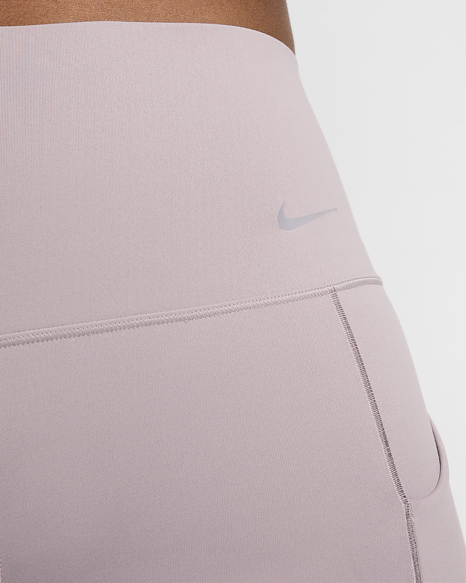 Dámské 20cm cyklistické kraťasy Nike Universa s vysokým pasem, střední oporou a kapsami - Light Violet Ore/Černá