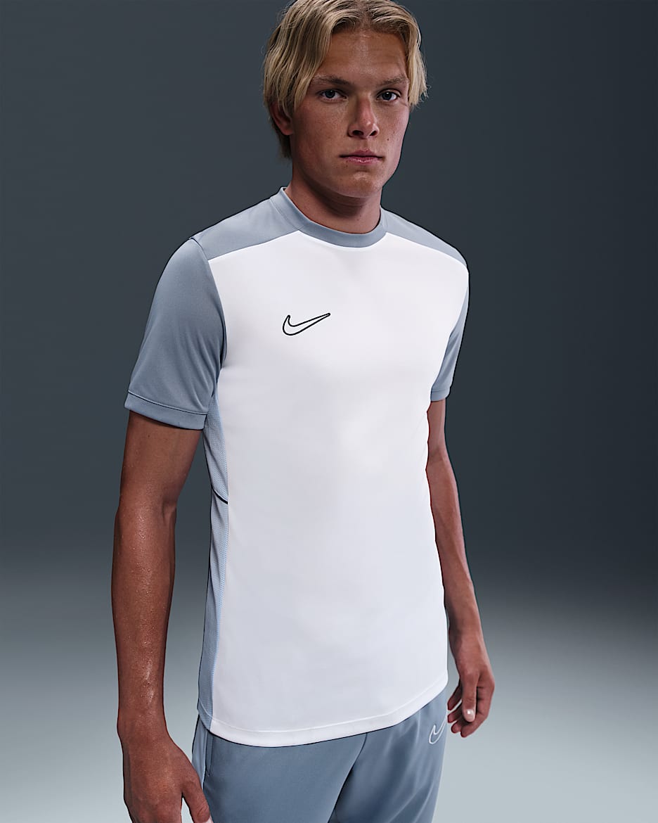 Haut de foot à manches courtes Dri-FIT Nike Academy pour homme - Blanc/Ashen Slate/Cobalt Bliss/Midnight Navy