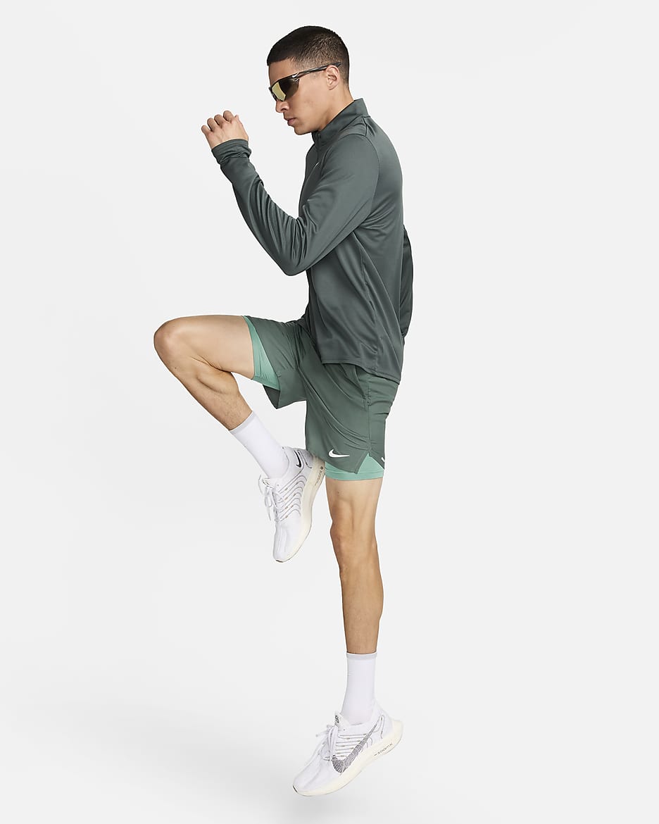 Nike Stride Dri-FIT 2-i-1 løpeshorts til herre (18 cm) - Vintage Green/Bicoastal/Svart