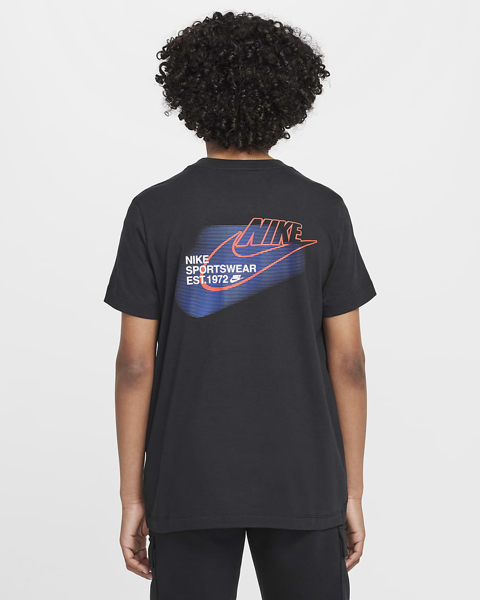 T-shirt com grafismo Nike Sportswear Standard Issue Júnior (Rapaz) - Preto