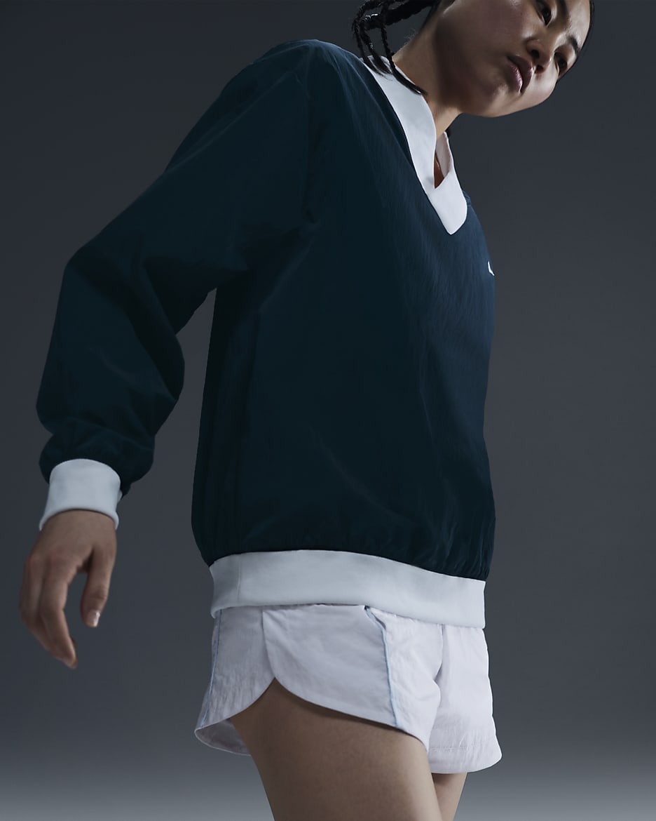 Haut ample tissé anti-UV à manches longues et col en V Nike Sportswear Essential pour femme - Armory Navy/Blanc