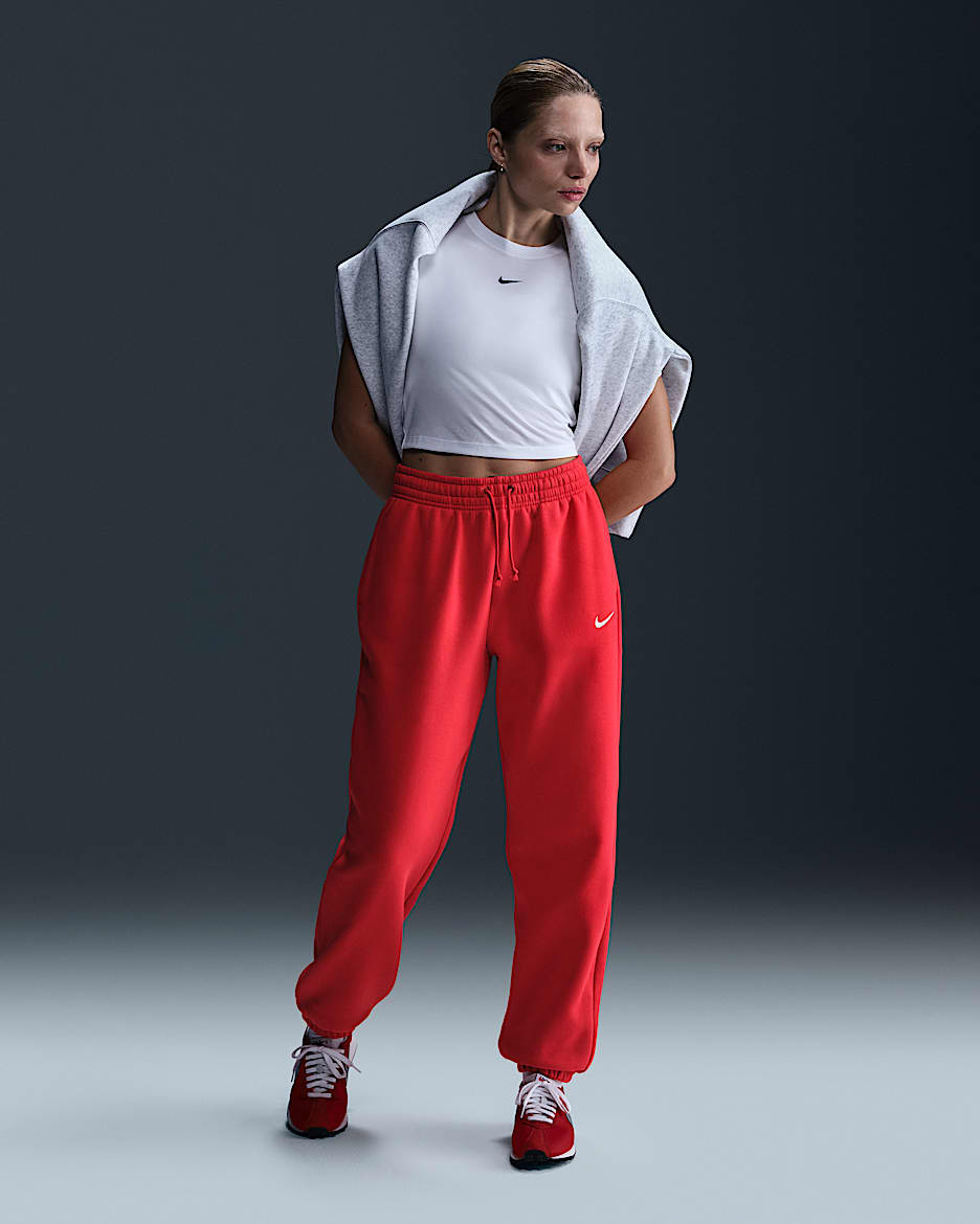 Pants de entrenamiento oversized de tiro alto para mujer Nike Sportswear Phoenix Fleece - Rojo universitario/Vela
