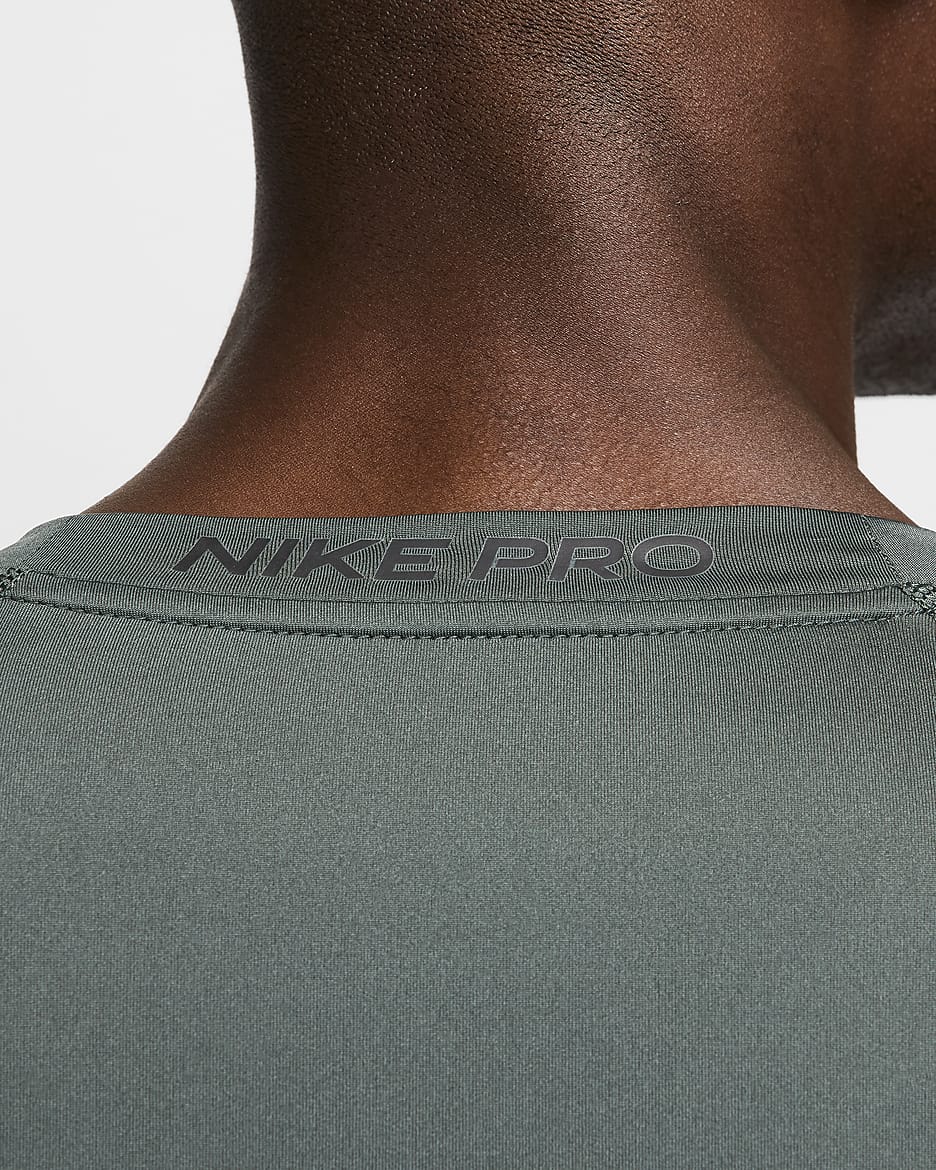 Nike Pro Dri-FIT Kurzarm-Fitness-Oberteil mit enger Passform für Herren - Vintage Green/Schwarz