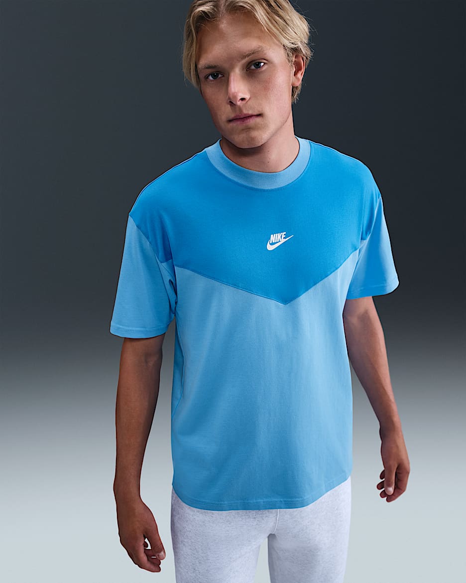 Nike Sportswear Men's T-Shirt - University Blue/Light Photo Blue/Photon Dust
