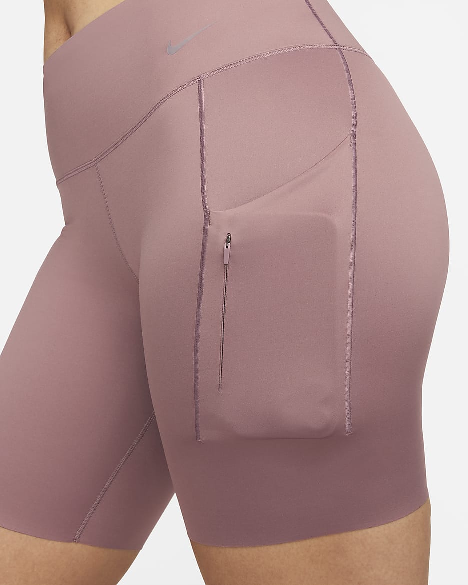 Nike Go Biker-Shorts mit starkem Halt, mittelhohem Bund und Taschen für Damen (ca. 20 cm) - Smokey Mauve/Schwarz