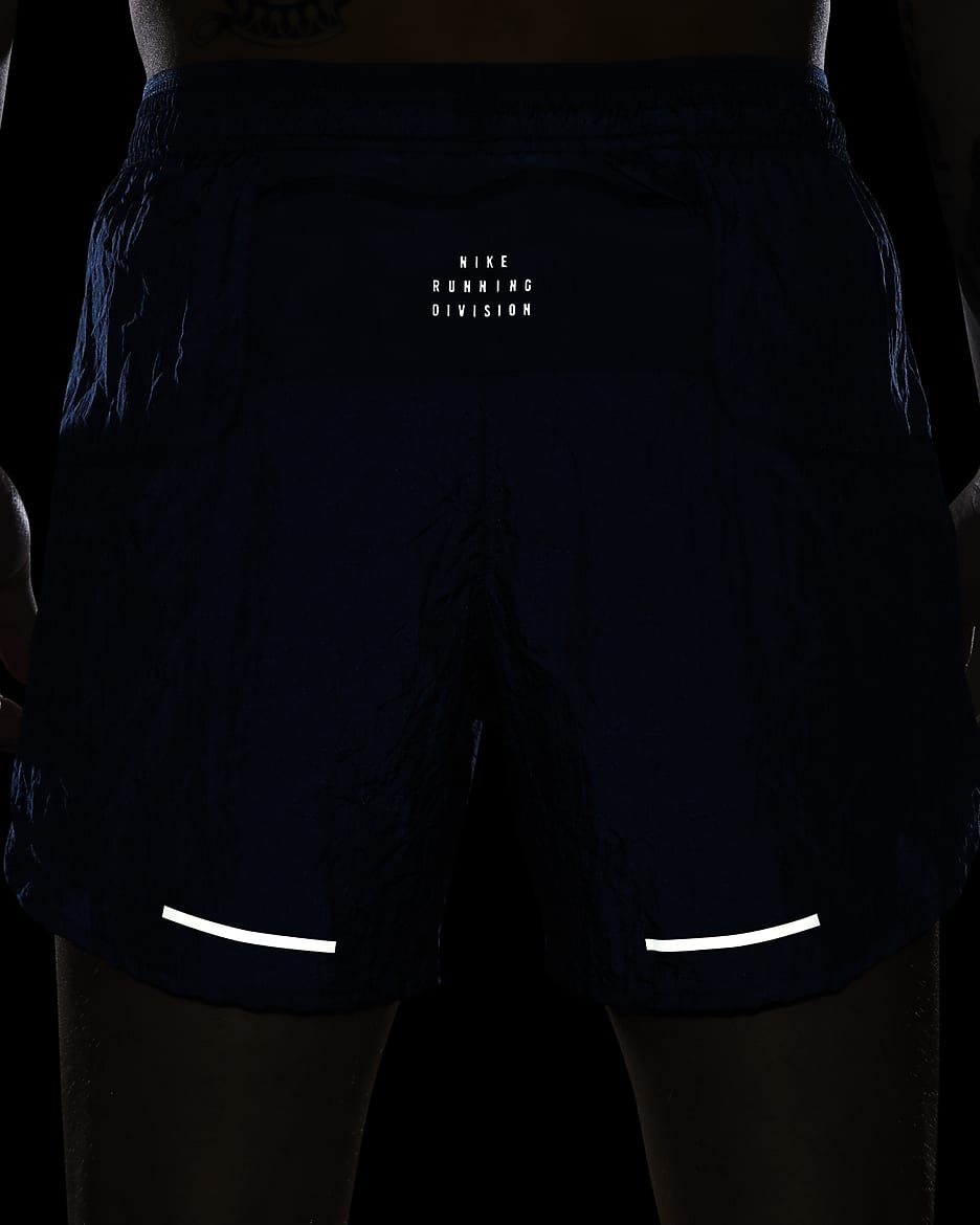 Shorts de correr Dri-FIT de 13 cm con forro de ropa interior para hombre Nike Stride Running Division - Azul cancha/Negro