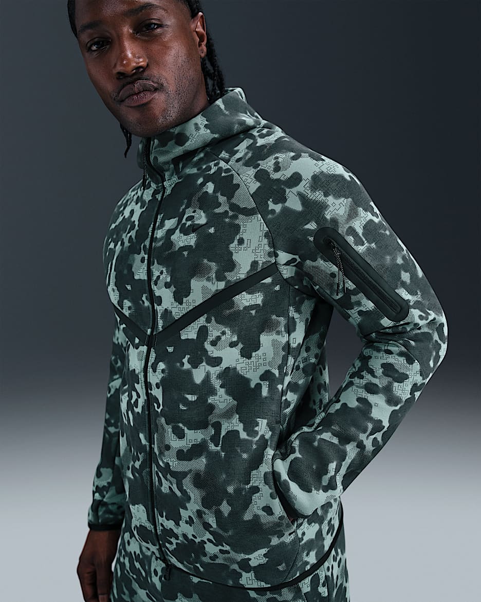 Chamarra Windrunner de tejido Fleece camuflajeada de cierre completo para hombre Nike Tech - Cañón/Negro