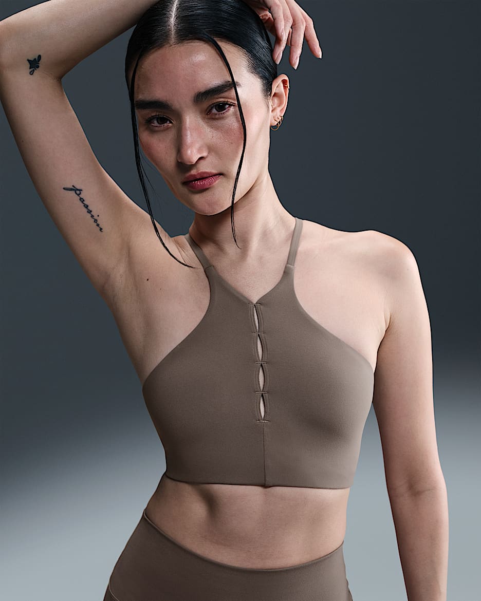 Bra deportivo de baja sujeción acolchado con cuello alto para mujer Nike One Keyhole - Marrón visón