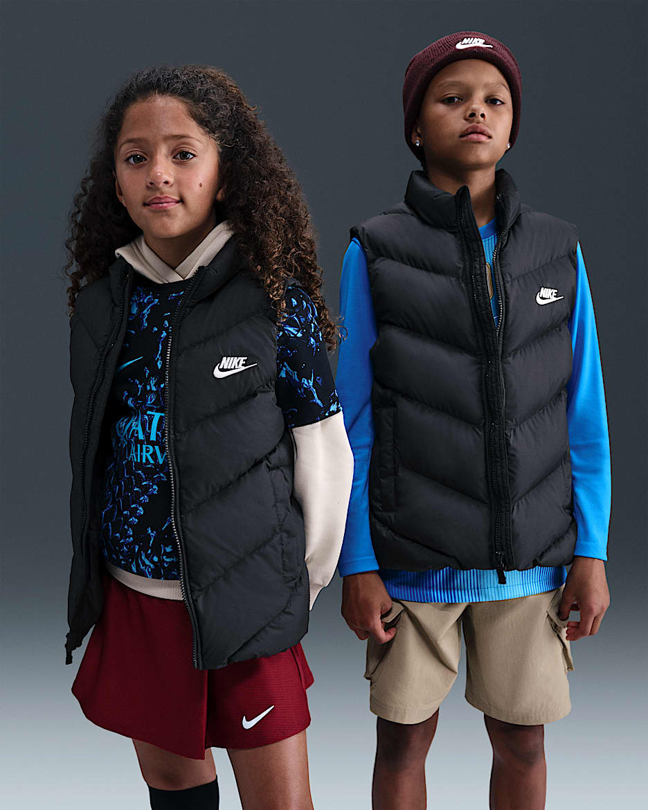 Nike Sportswear All Day Play Older Kids' Therma-FIT Loose-Fit Puffer Gilet - Black/White