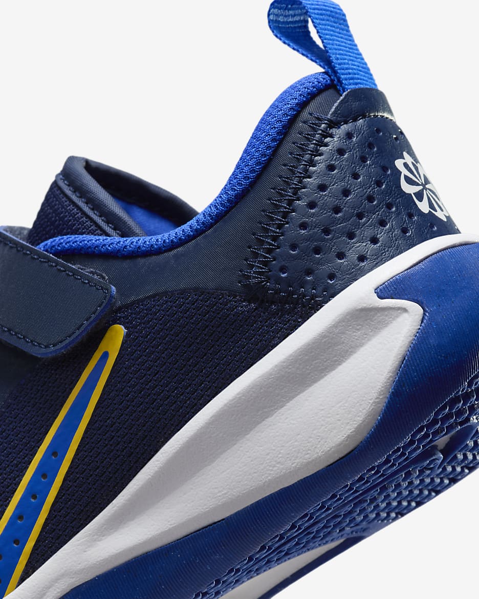 Sapatilhas Nike Omni Multi-Court para criança - Midnight Navy/Dourado Saturn/Branco/Hyper Royal