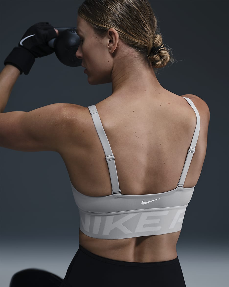 Dámská sportovní podprsenka Nike Pro Indy Plunge s vycpávkami a střední oporou - Light Smoke Grey/Photon Dust/Bílá