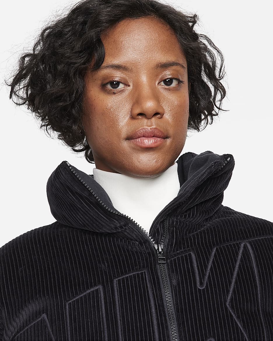 Giacca puffer oversize in velluto a coste Therma-FIT Nike Sportswear Essential – Donna - Nero/Nero