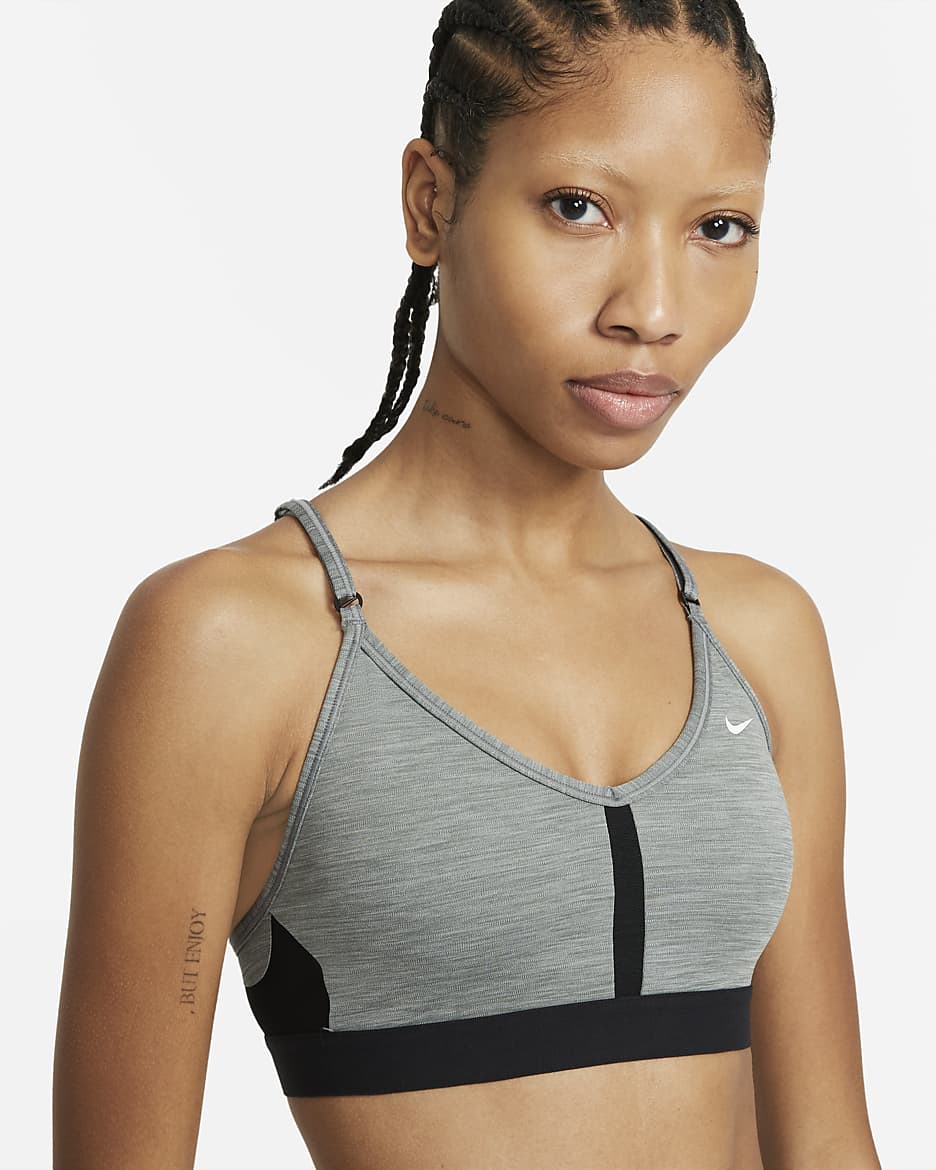 Bra deportivo de baja sujeción acolchado con cuello en V para mujer Nike Indy - Gris humo/Puro/Negro/Blanco