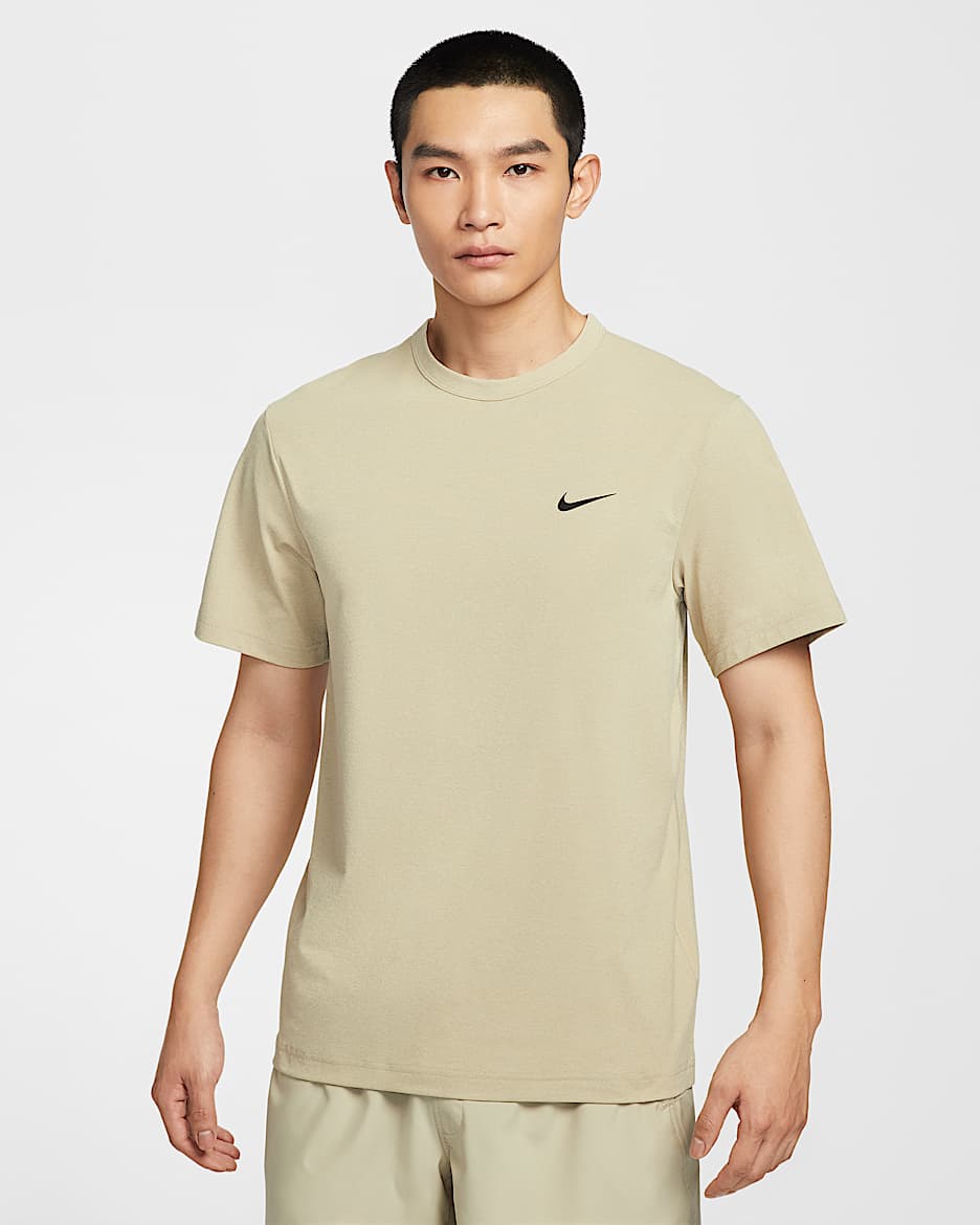 Nike Dri-FIT UV Hyverse 男款短袖健身上衣 - 沙漠卡其色/黑色