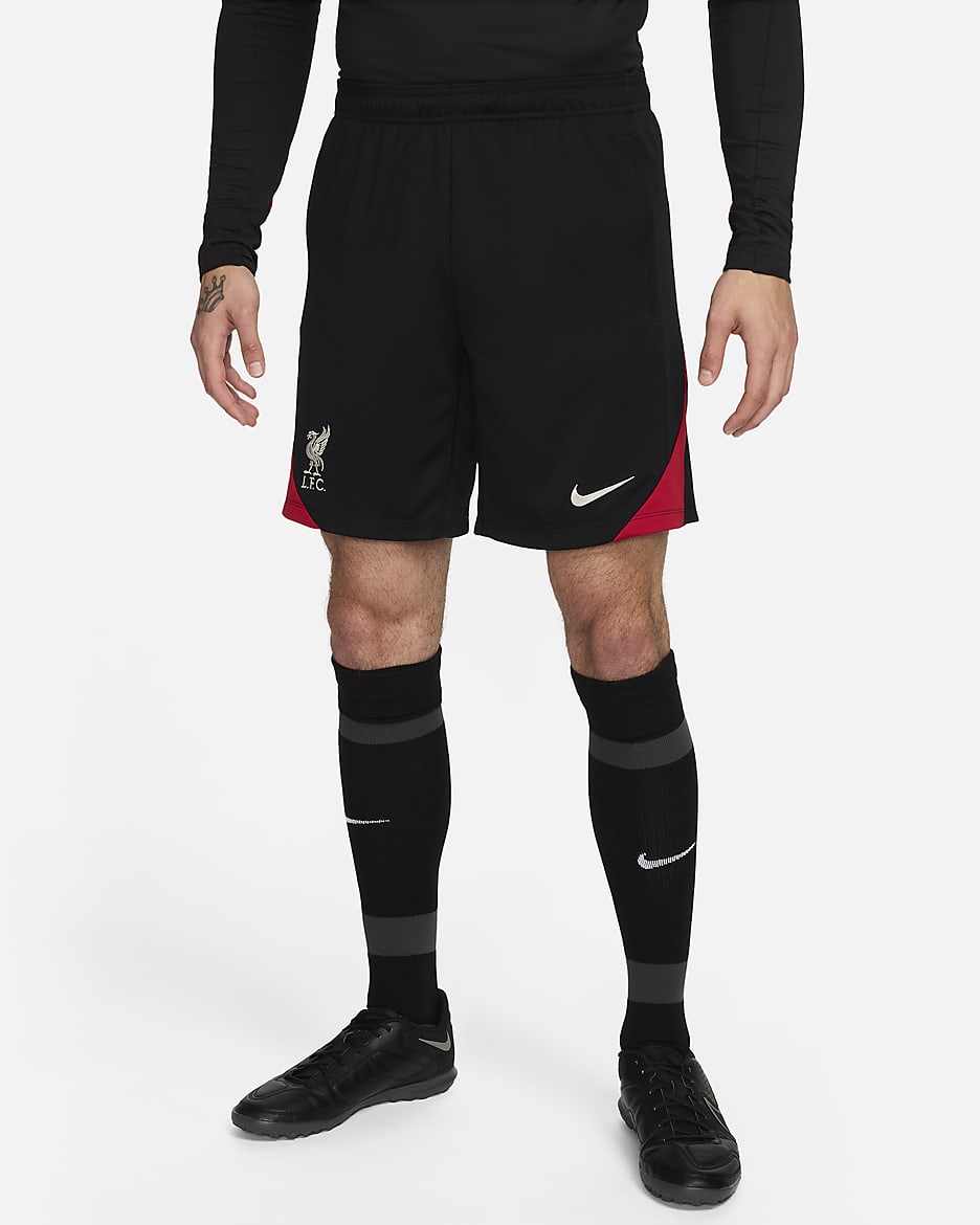 Liverpool FC Strike Nike Dri-FIT knit voetbalshorts voor heren - Zwart/Gym Red/Light Orewood Brown