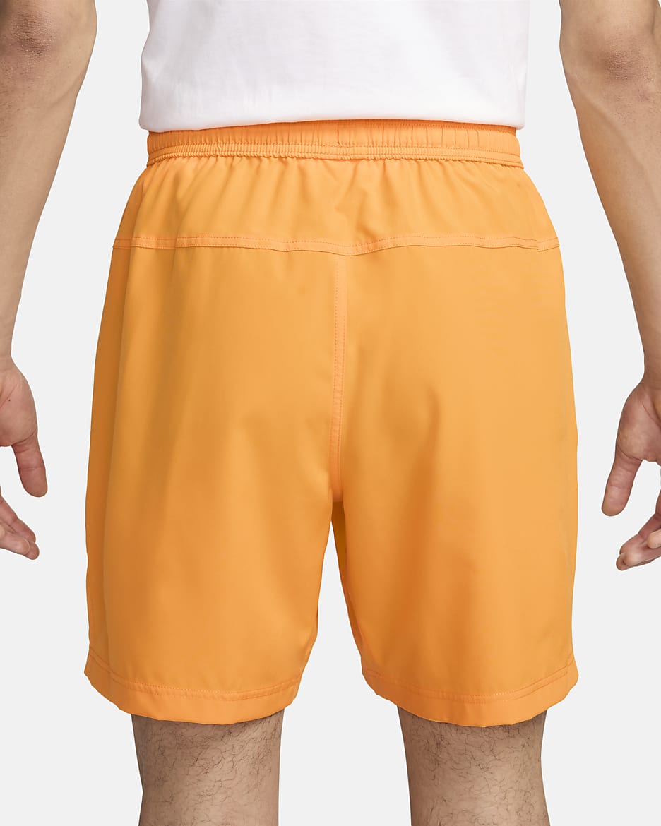 Ofodrade fitnesshorts Nike Form Dri-FIT 18 cm för män - Sundial/Svart/Cosmic Clay